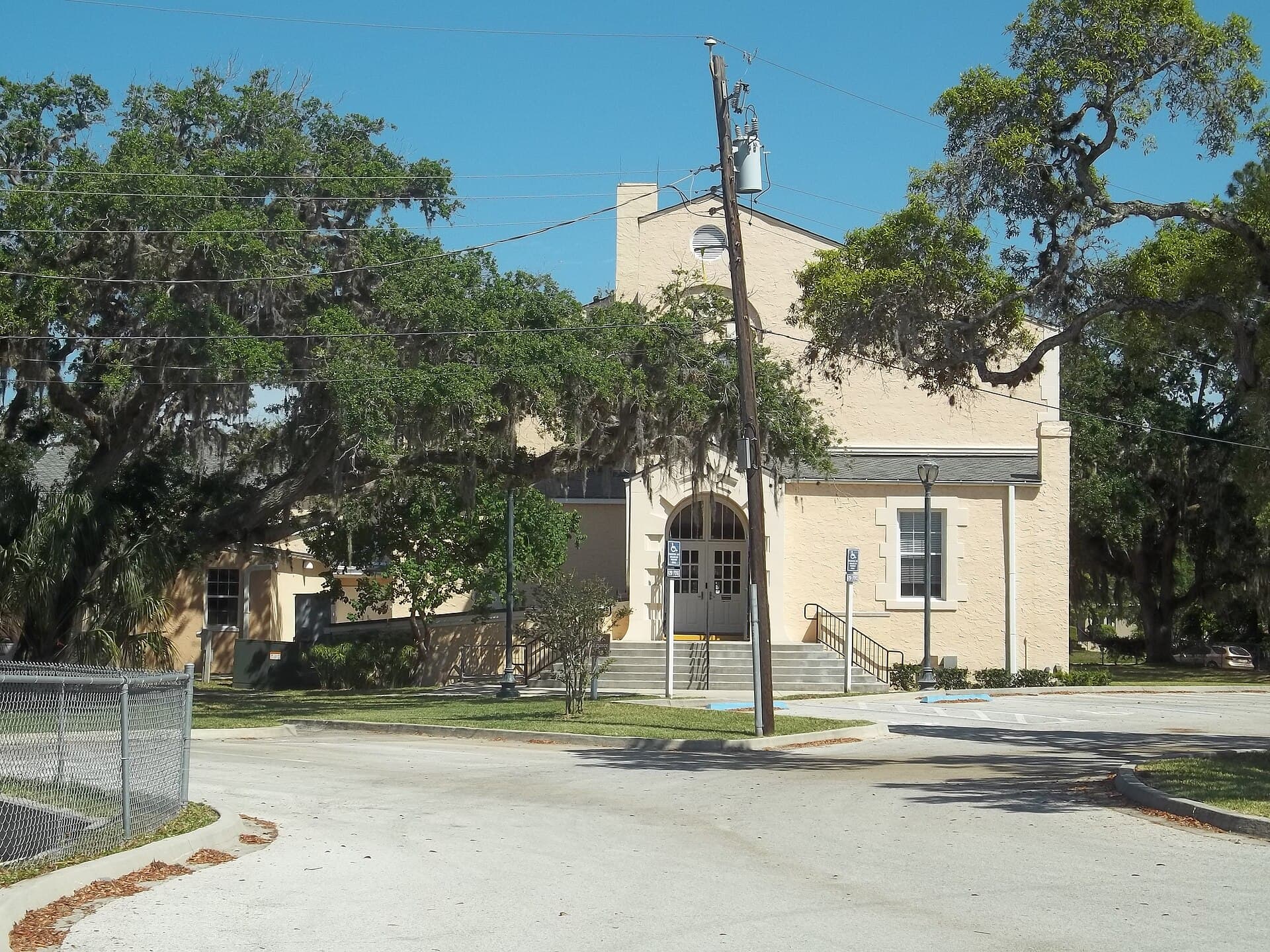 Teacher Raises of $1,200 to $2,400 Go Before St. Johns County School Board Tuesday